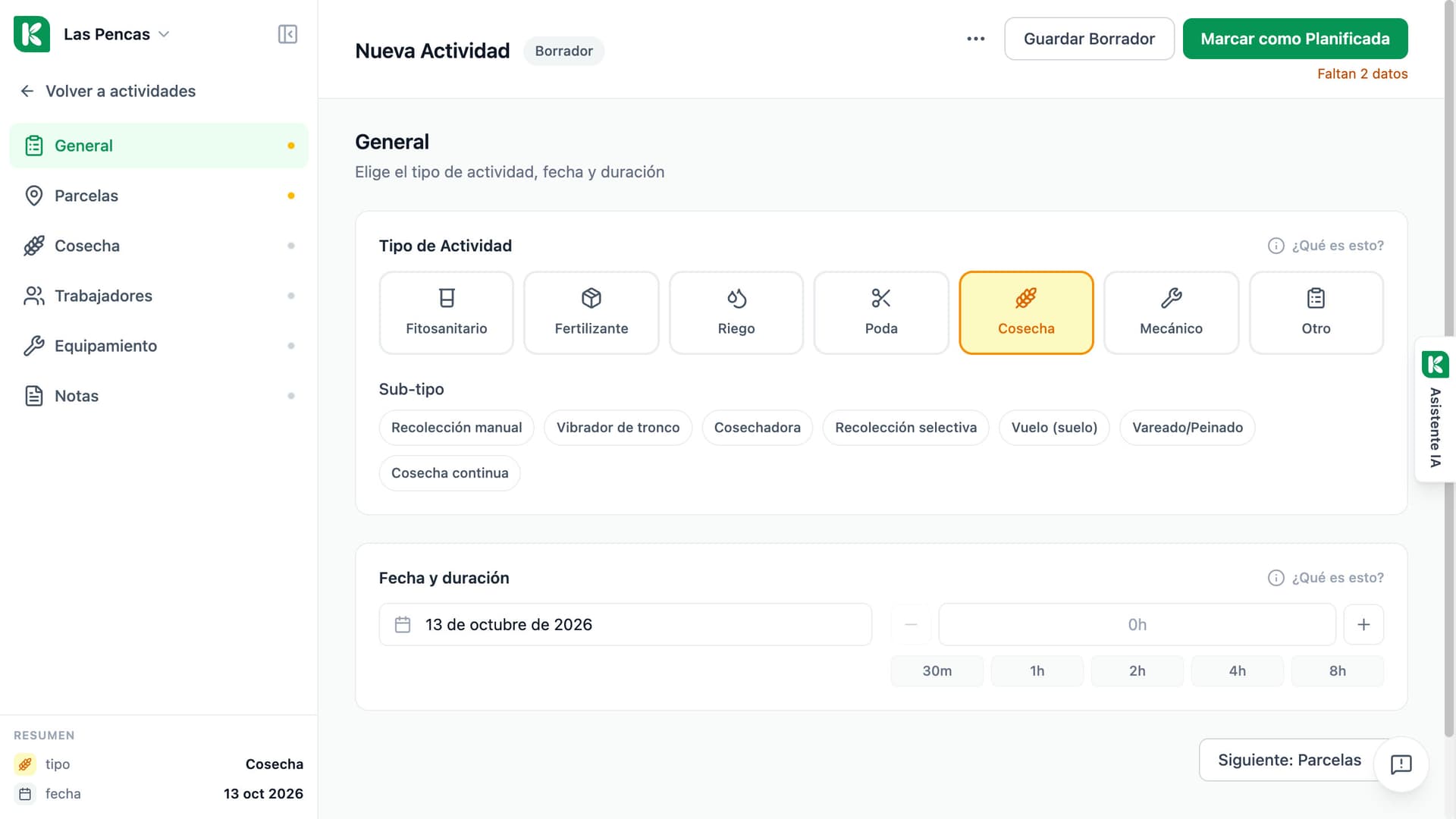 Formulario de nueva actividad en Koru con el tipo Cosecha elegido: los subtipos de cosecha — manual, vibrador de troncos, cosechadora — y las secciones de parcelas, cosecha, trabajadores y maquinaria.