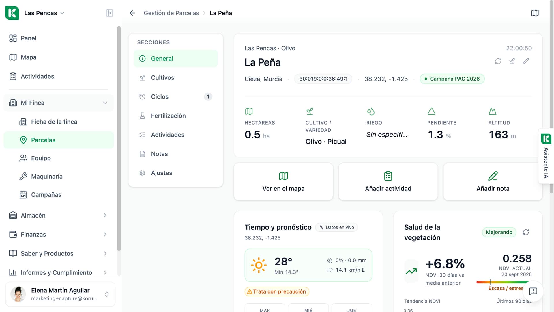 Ficha de la parcela La Peña en Koru: superficie, cultivo, tiempo y el bloque Salud de la vegetación con la variación frente a la media de 30 días y el NDVI actual.