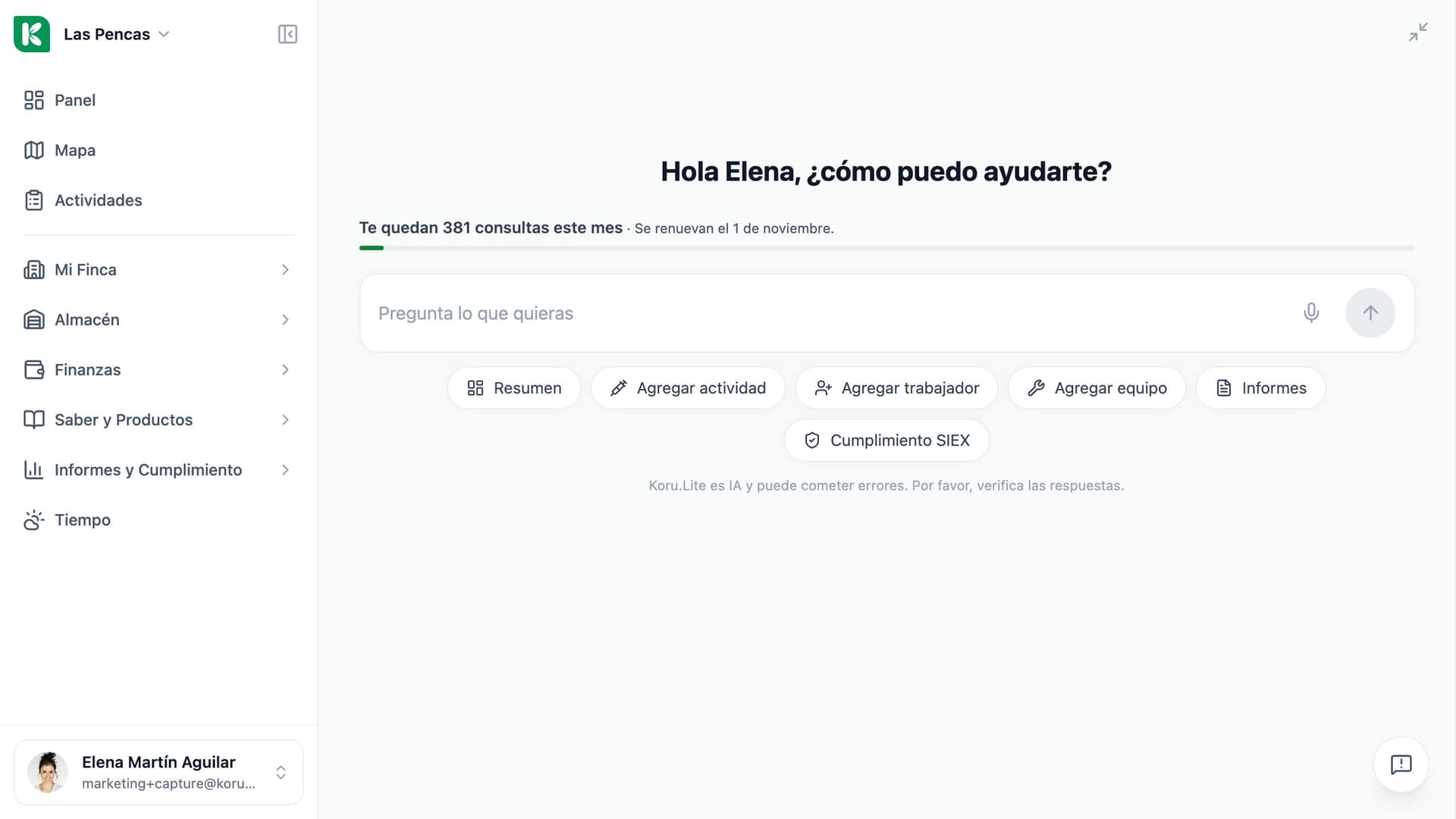 Pantalla inicial del asistente de Koru: campo de pregunta con botón de micrófono y accesos a peticiones habituales.