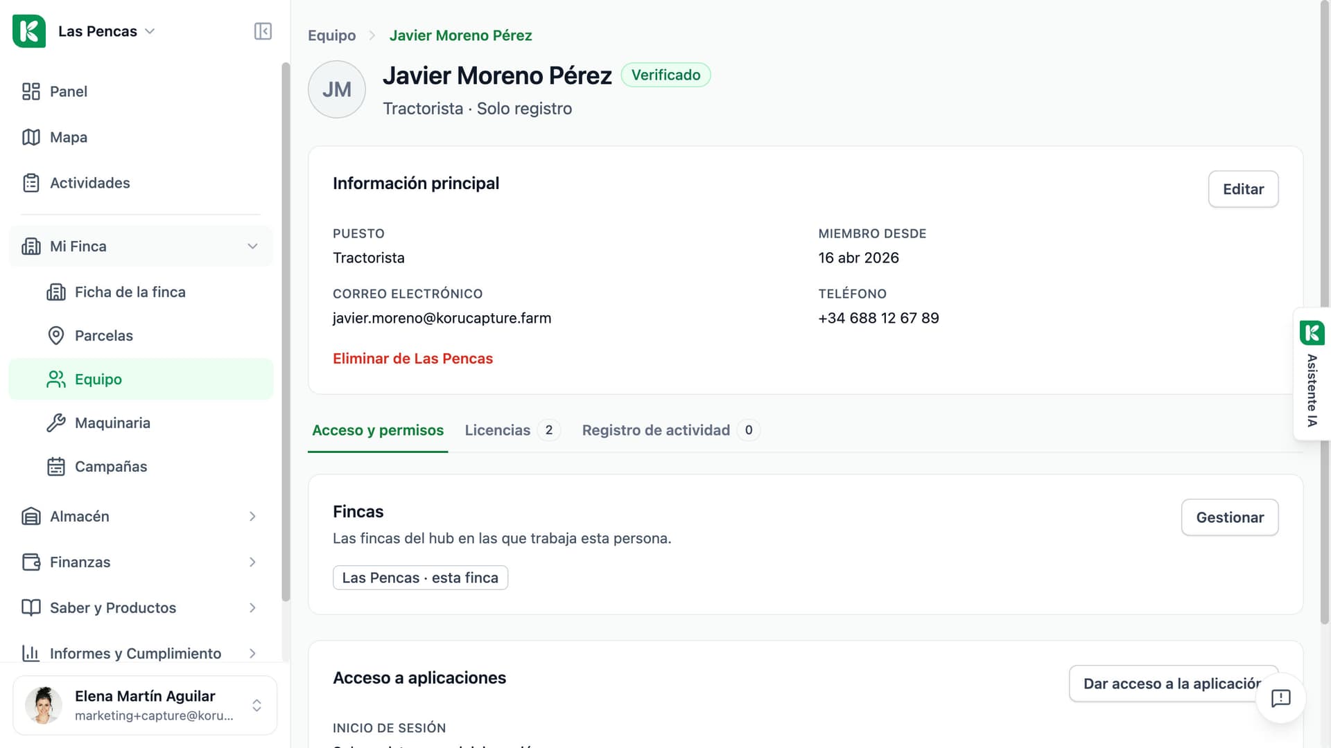 Ficha de un miembro del equipo en Koru: datos de contacto, fincas, carnés y acceso a la aplicación.